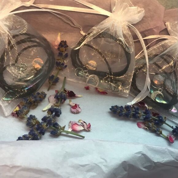 MOONSTONE & MOTHER OF PEARL NECKLACE - Picture 12 of 13